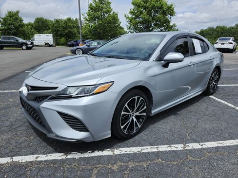 Used 2020 Toyota Camry SE FWD image 12