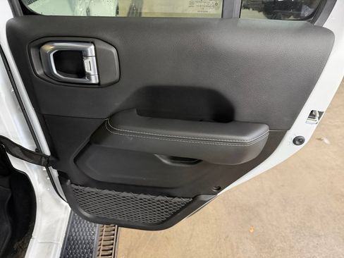 Used 2021 Jeep Wrangler Unlimited Sahara AWD/4WD image 19