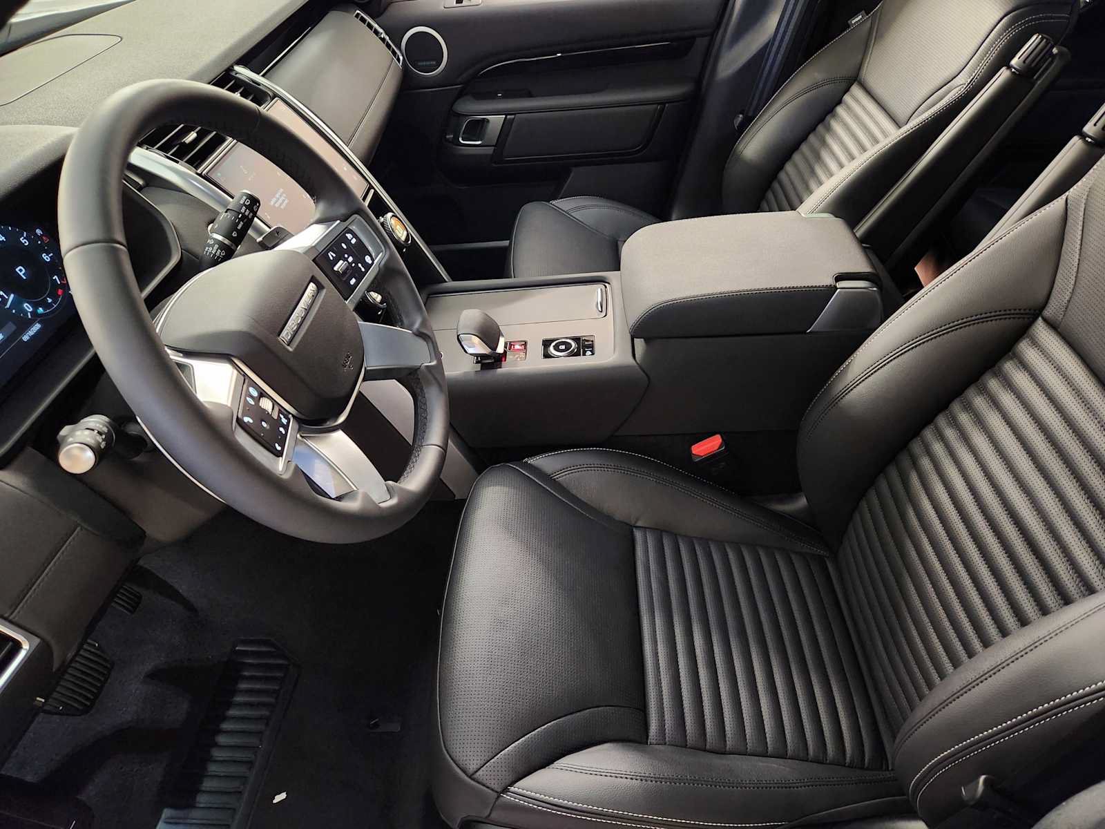 Used 2026 Land Rover Discovery S AWD/4WD image 13