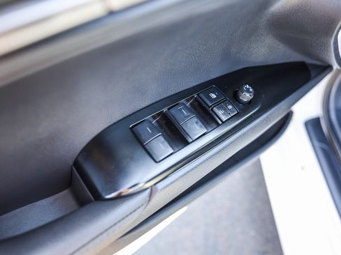 Used 2025 Toyota Camry XSE FWD image 9