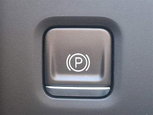 Used 2022 GMC Sierra 1500 AT4 w/ AT4 Premium Package image 23