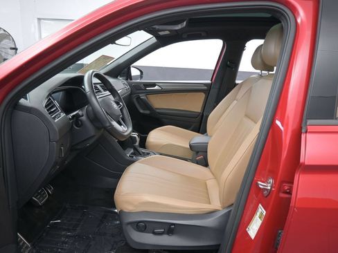 Used 2024 Volkswagen Tiguan SE R-Line FWD image 10