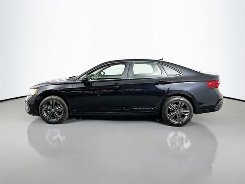 Used 2024 Volkswagen Jetta SE FWD image 5