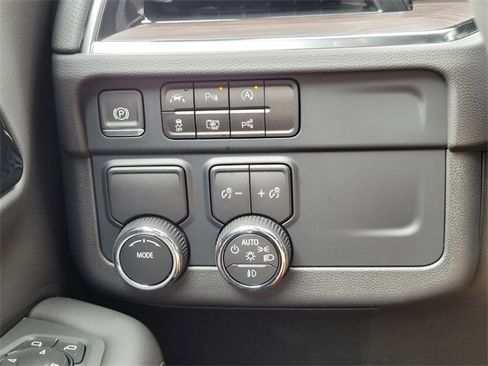 New 2025 Chevrolet Suburban Premier image 26