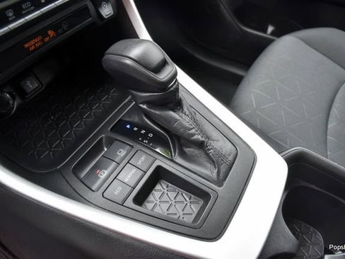 Used 2021 Toyota RAV4 XLE image 12