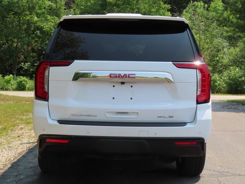 Used 2024 GMC Yukon XL SLE AWD/4WD image 5