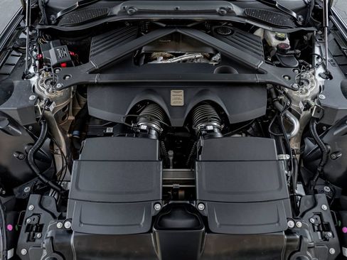 Used 2025 Aston Martin V8 Vantage Coupe RWD image 26