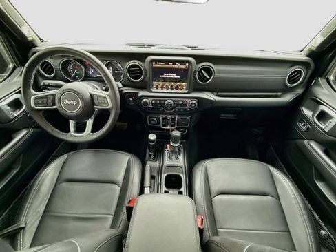 Used 2022 Jeep Wrangler Unlimited Sahara w/ Cold Weather Group AWD/4WD image 17