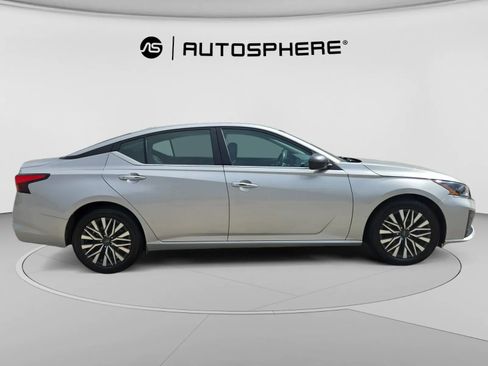 Used 2024 Nissan Altima 2.5 SV FWD image 10