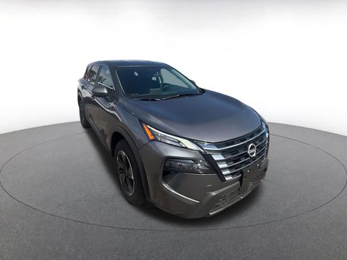 Used 2025 Nissan Rogue SV AWD/4WD image 3