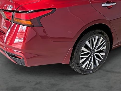 Used 2024 Nissan Altima 2.5 SV image 12