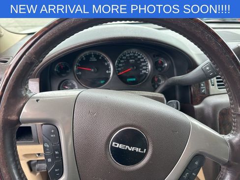 Used 2014 GMC Yukon XL Denali image 17