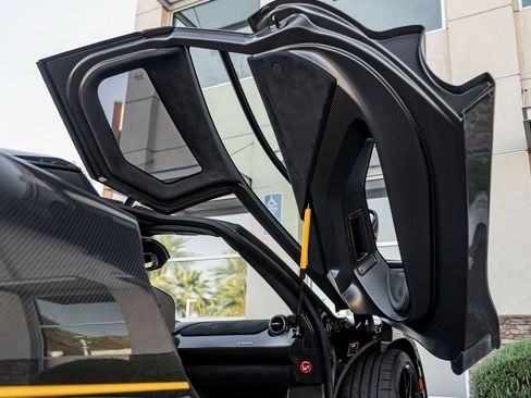 Used 2019 McLaren Senna image 22