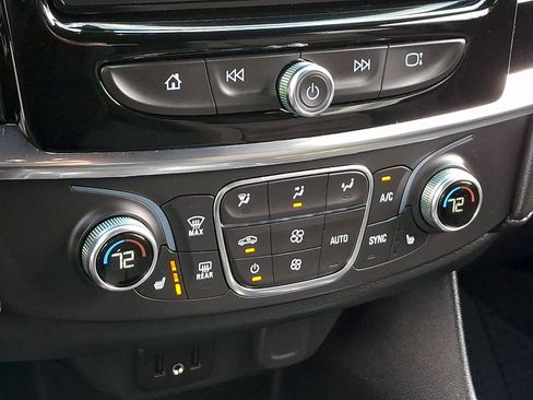 Certified 2023 Chevrolet Traverse LT FWD image 16