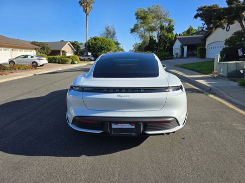 Used 2022 Porsche Taycan RWD image 11