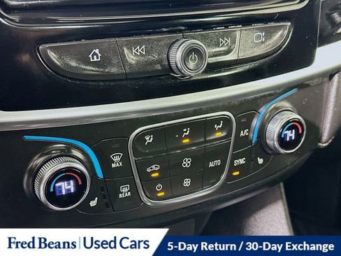 Used 2023 Chevrolet Traverse LT w/ LT Premium Package AWD/4WD image 18