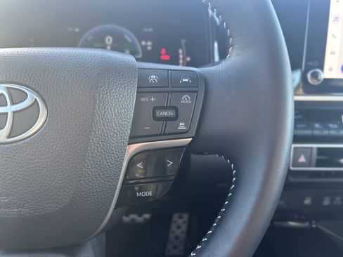 Used 2025 Toyota Camry SE image 14