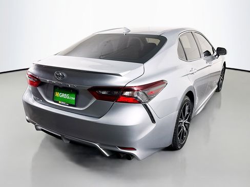 Used 2022 Toyota Camry SE image 10