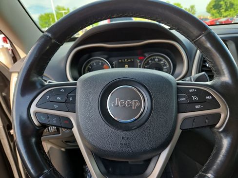 Used 2016 Jeep Cherokee Latitude w/ Comfort/Convenience Group FWD image 23