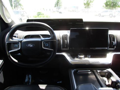 Used 2025 Ford Expedition Max Platinum AWD/4WD image 16