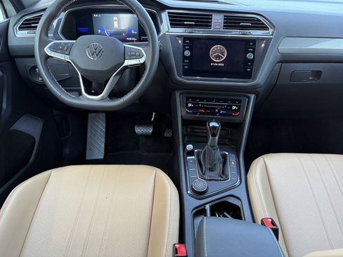 Used 2023 Volkswagen Tiguan SE AWD/4WD image 13