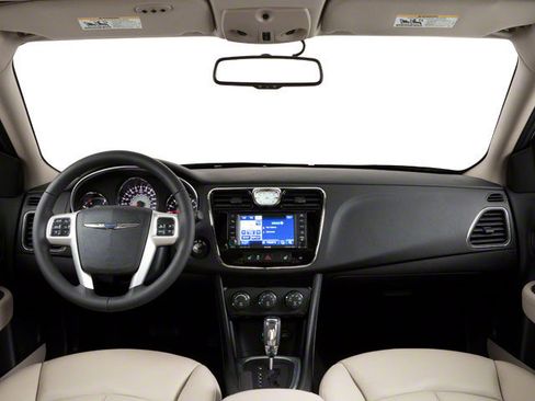 Used 2013 Chrysler 200 Touring FWD image 5