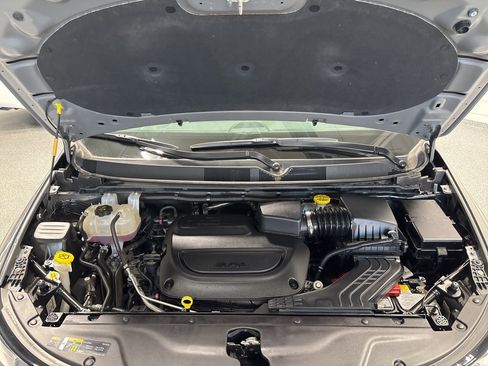 Used 2025 Chrysler Pacifica Limited image 47