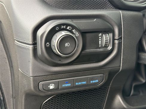 Used 2025 Jeep Wrangler Unlimited Rubicon 4xe w/ Convenience Group AWD/4WD image 31