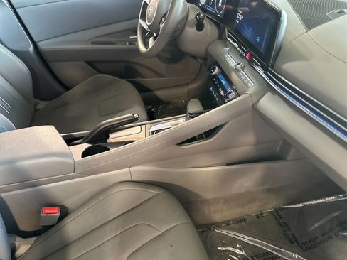 Used 2024 Hyundai Elantra SEL FWD image 16