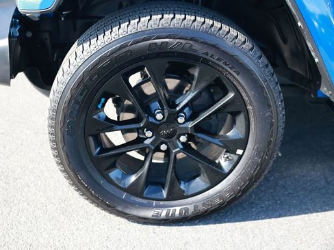Used 2023 Jeep Wrangler Unlimited Sahara AWD/4WD image 12