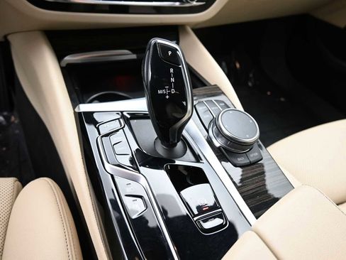 Used 2023 BMW 530e w/ Premium Package RWD image 12