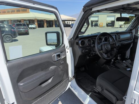 Used 2022 Jeep Gladiator Sport image 10