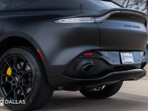 Used 2022 Aston Martin DBX image 12