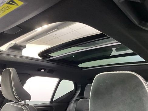 Certified 2023 Volvo XC40 B5 Ultimate w/ Protection Package Premier image 24