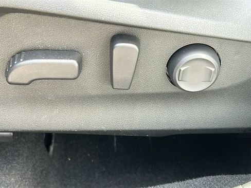 Certified 2023 Subaru Forester Limited AWD/4WD image 9