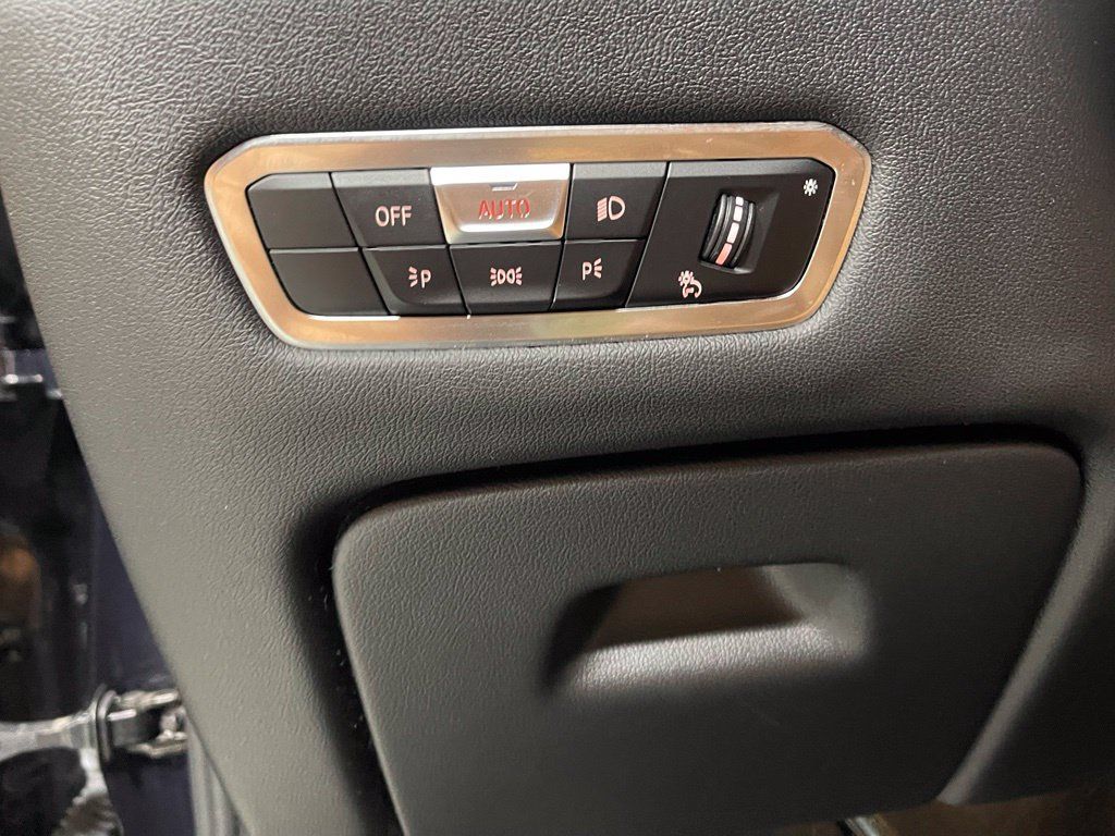Used 2023 BMW X7 xDrive40i w/ M Sport Package AWD/4WD image 19
