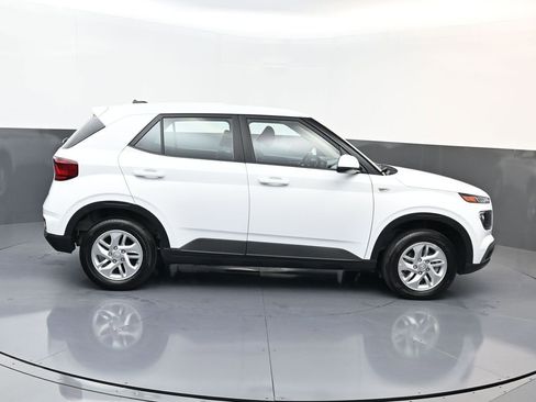 Certified 2026 Hyundai Venue SE FWD image 9