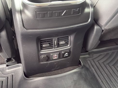 Used 2020 Nissan Titan SV w/ SV Convenience Package image 15