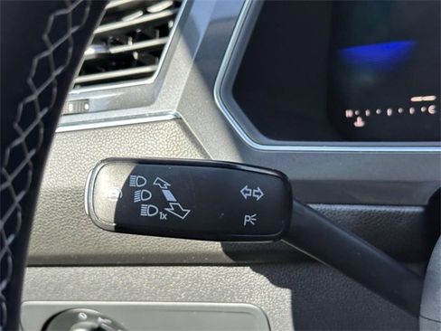 Certified 2022 Volkswagen Tiguan SE w/ Panoramic Sunroof Package image 13