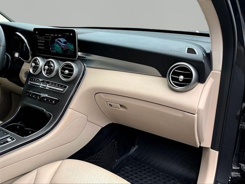 Used 2020 Mercedes-Benz GLC 300 4MATIC image 26