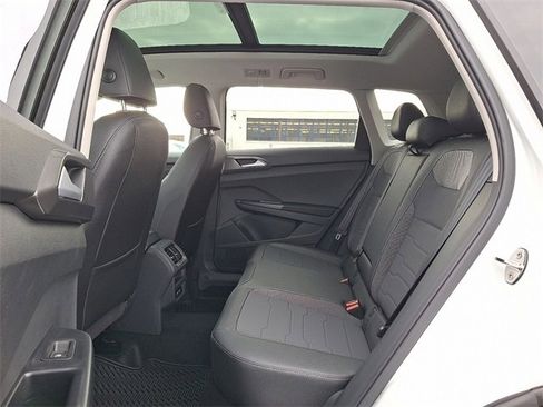 New 2026 Volkswagen Taos SE image 5