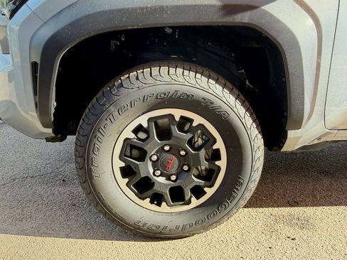 Used 2025 Toyota Tacoma TRD Off-Road AWD/4WD image 28