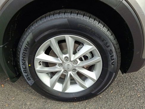 Used 2017 Kia Sorento LX image 8