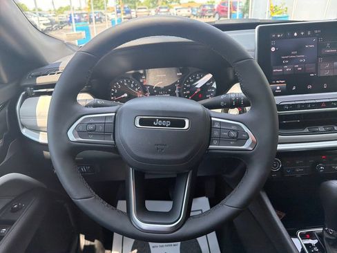 Used 2026 Jeep Compass Limited AWD/4WD image 16