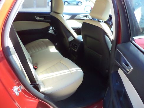 Used 2022 Ford Edge SEL w/ Convenience Package image 7