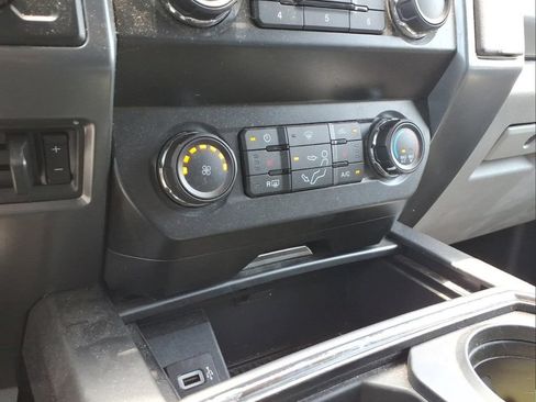 Used 2019 Ford F250 XLT w/ XLT Premium Package AWD/4WD image 18