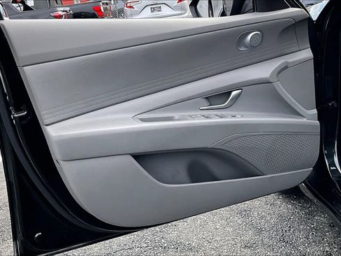 Used 2021 Hyundai Elantra SEL image 19