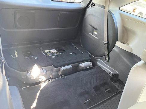Certified 2024 Toyota Sienna XLE FWD image 24