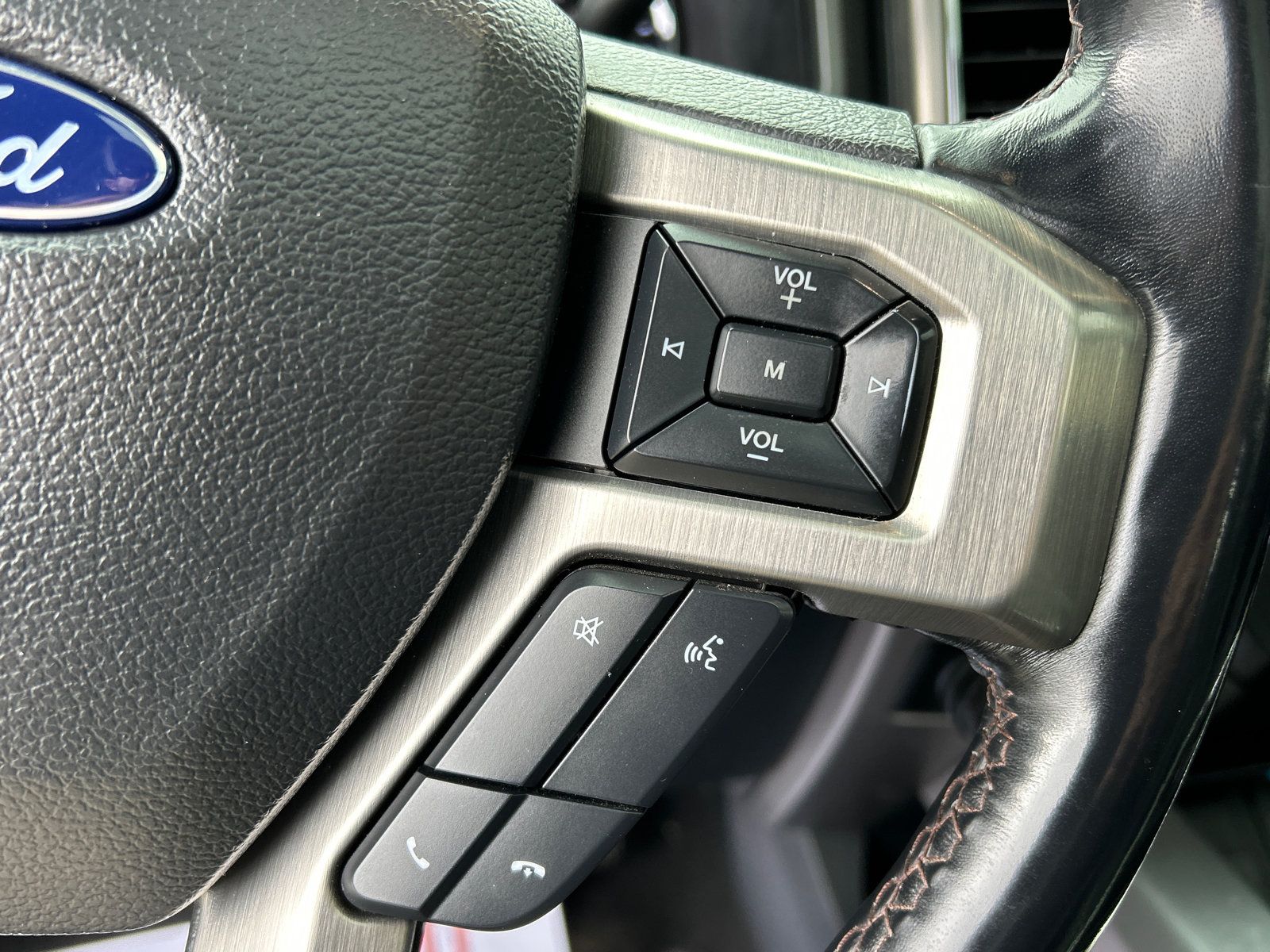 Used 2022 Ford F350 Platinum AWD/4WD image 13