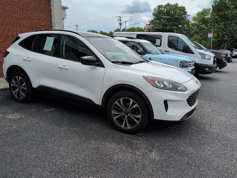 Used 2022 Ford Escape SE w/ SE Sport Appearance Package AWD/4WD image 2